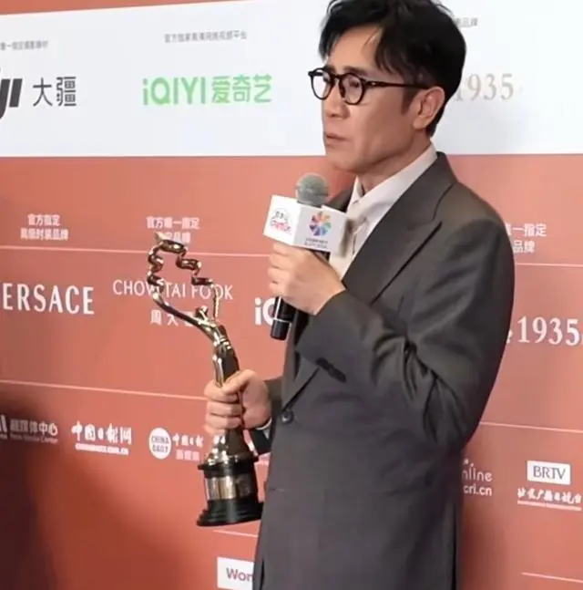 于和伟凭《悬崖之上》获第十一届北京国际电影节天坛奖最佳男主角 细节速览